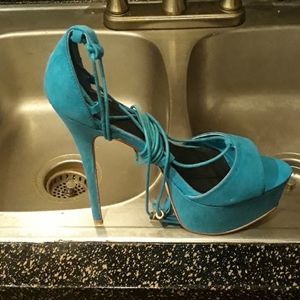 Size 11 MAKE A OFFER LOOKING TO SELL TODAY